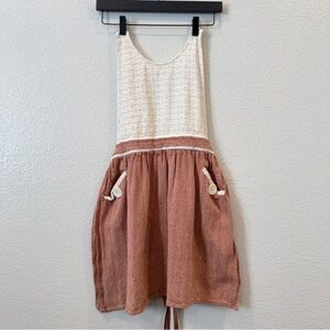 Sur La Table ivory eyelet and brown herringbone apron side pockets